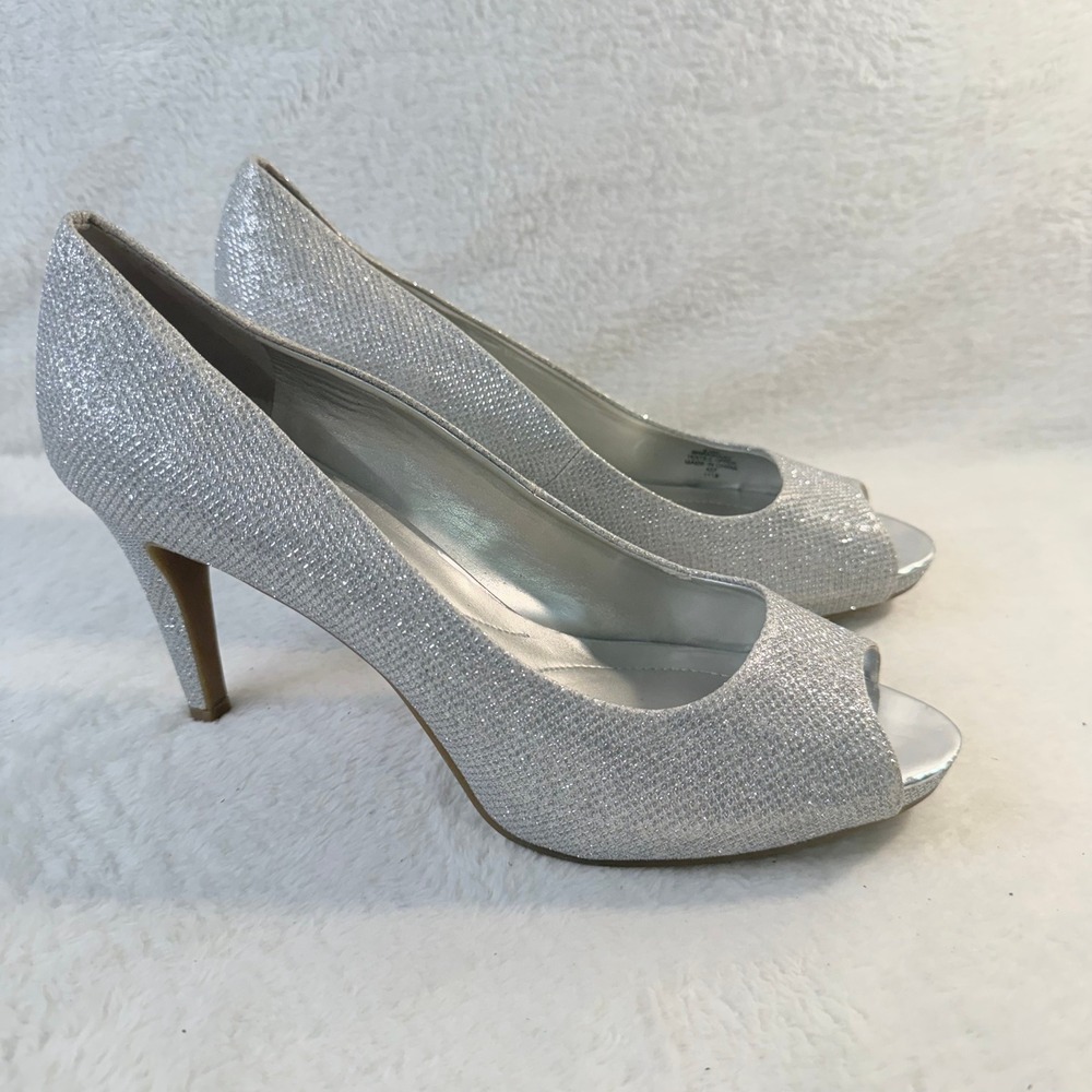 Bandolino Brainaa2 Peep Toe‎ Pump Women 9.5M Silver Excellent Glitter Stiletto